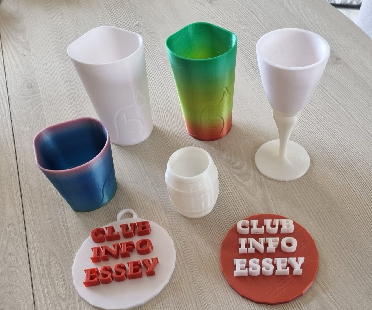 Gobelets et objets du quotidien imprimés en 3D par les adhérents